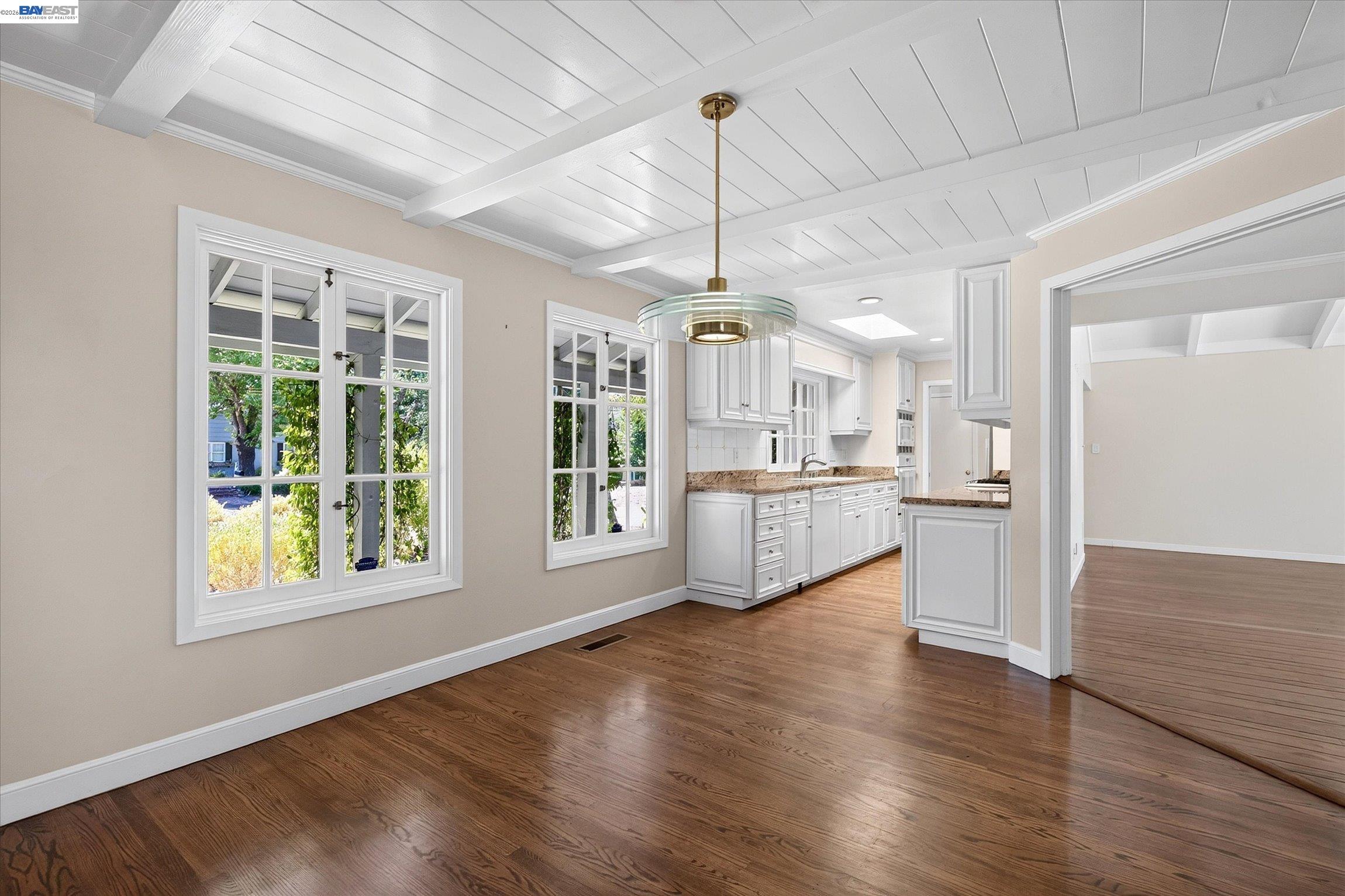 16 Crest Estate Dr