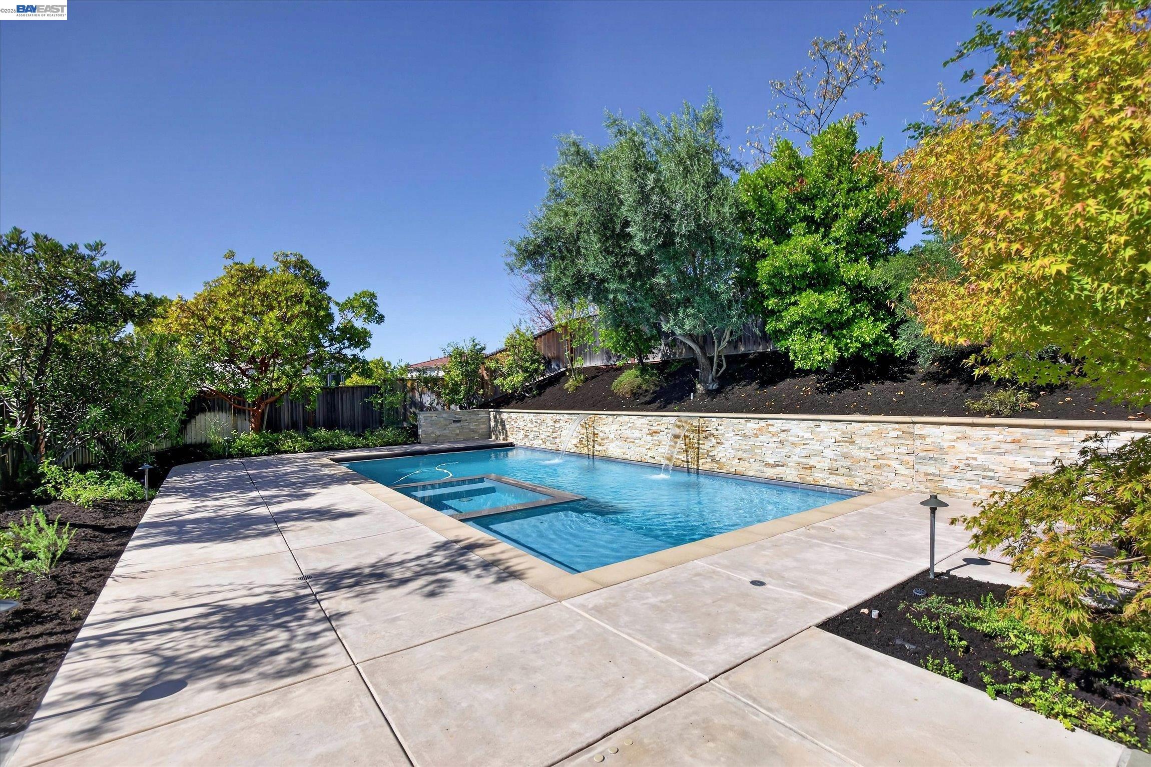 3428 Ironwood Dr