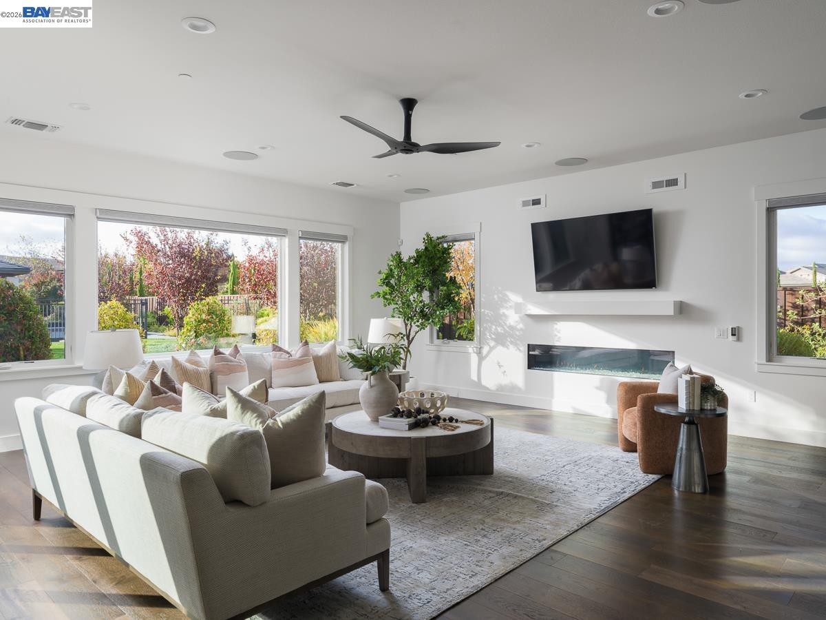 919 Connemara Ct