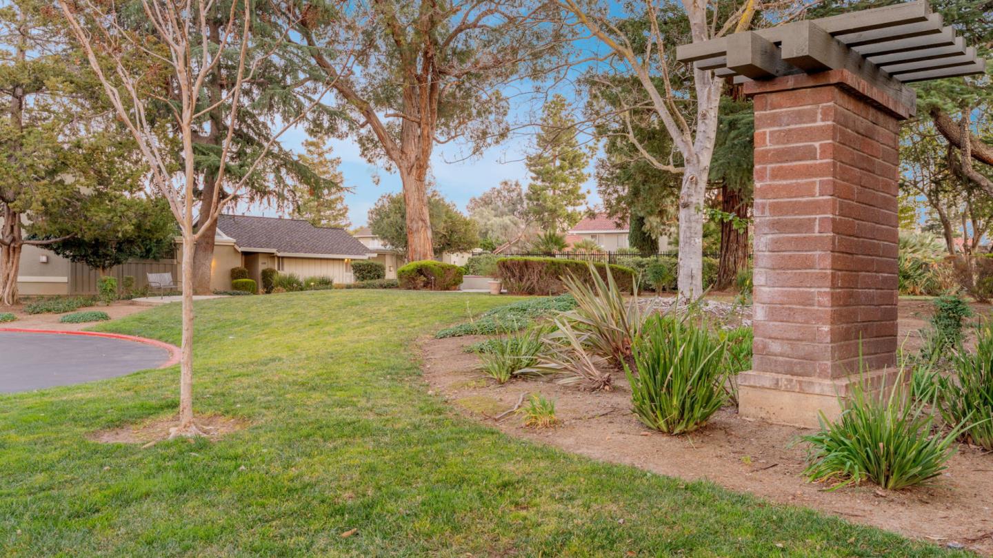 1319 Bottle Brush Lane