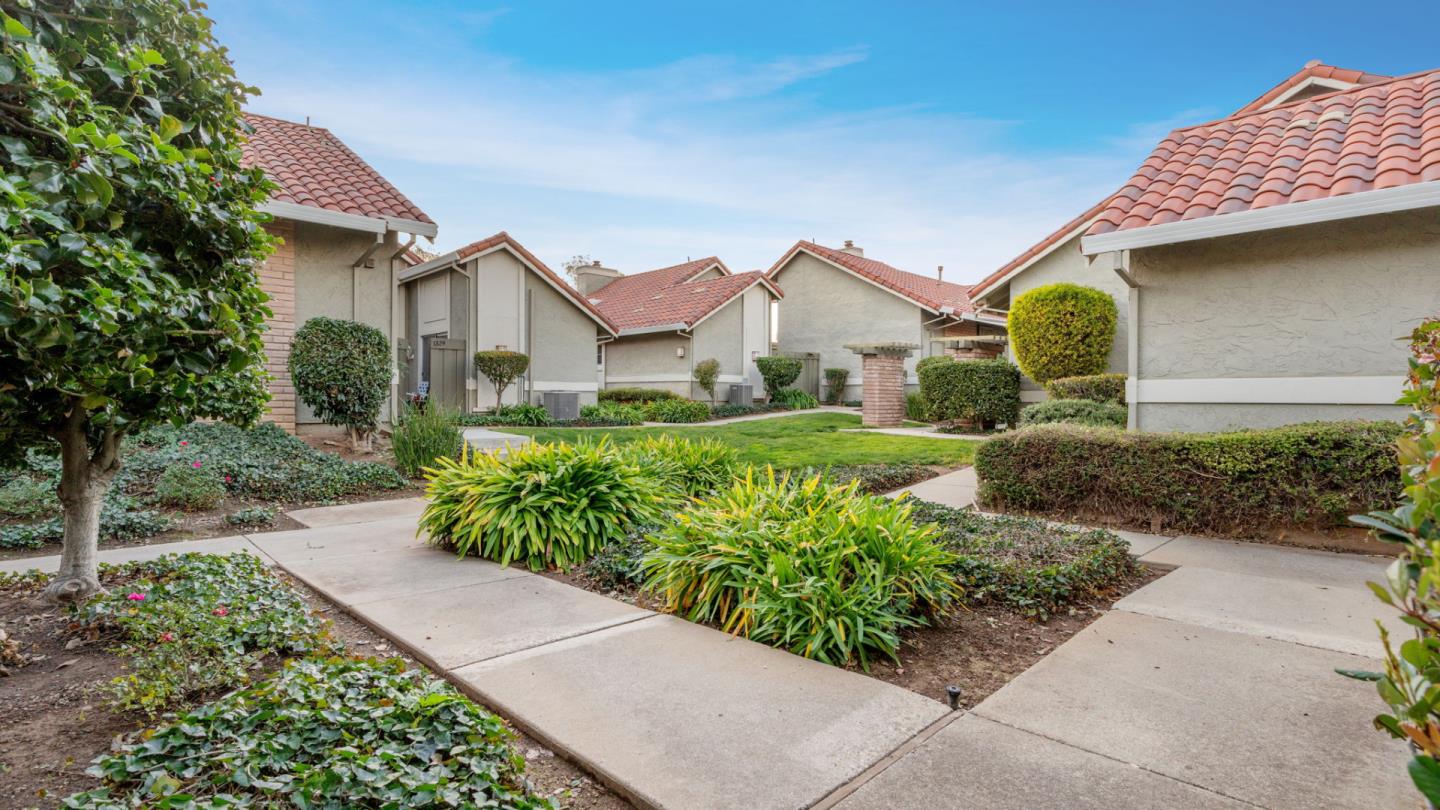 1319 Bottle Brush Lane