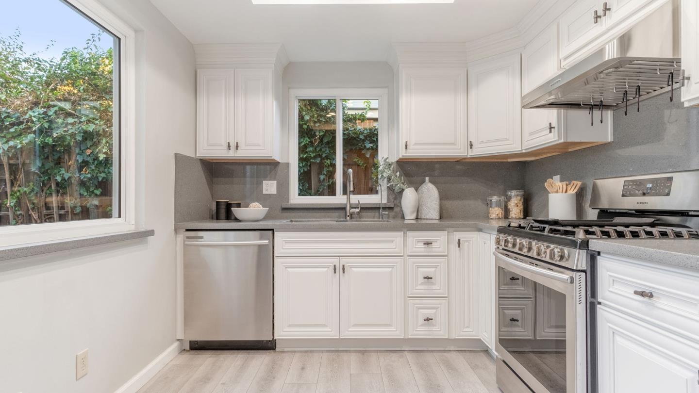 1319 Bottle Brush Lane