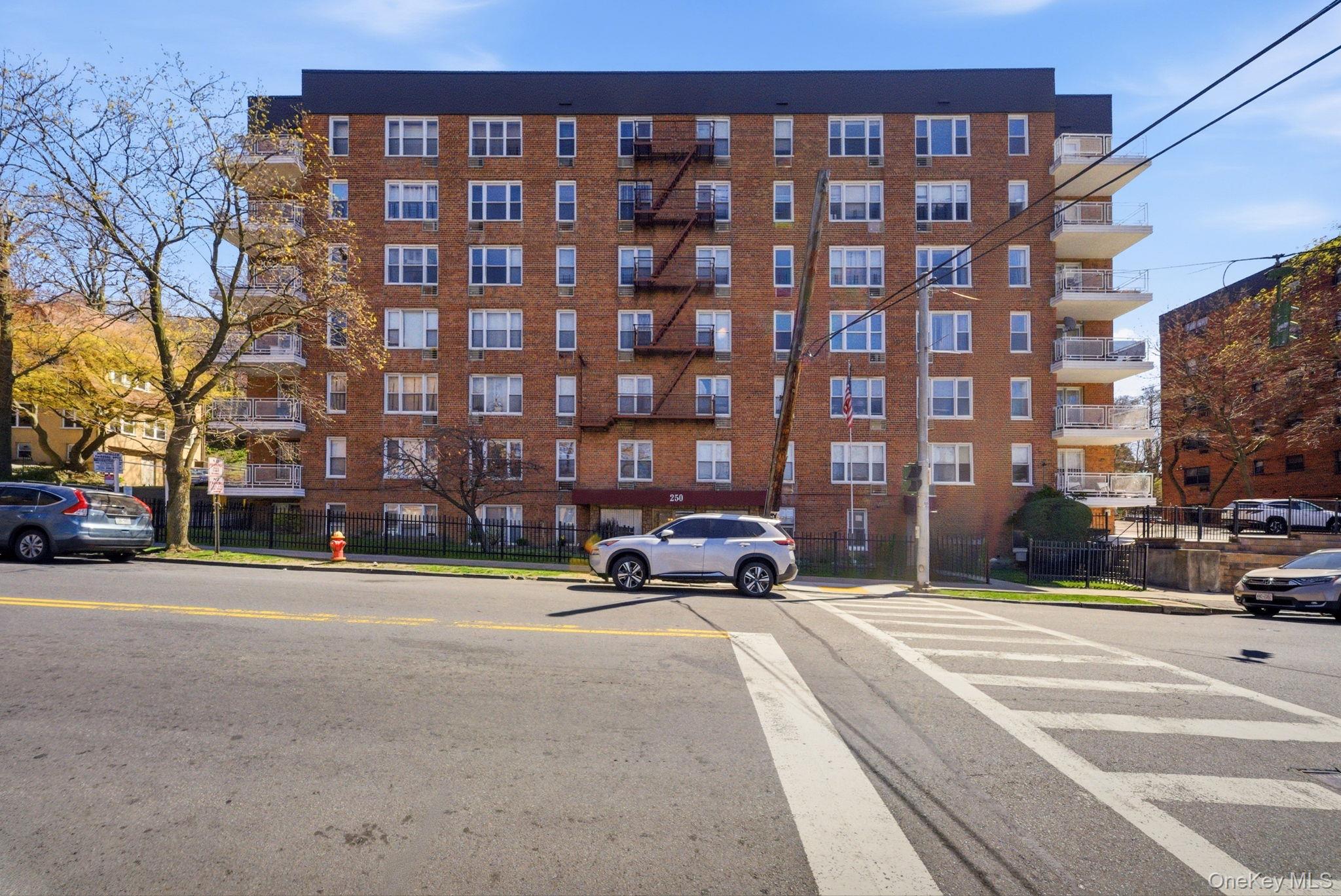 250 N Broadway Unit: 5B
