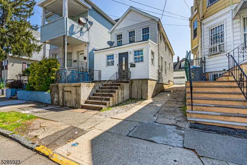 605 E 24Th St
