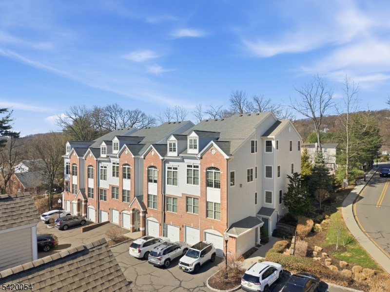 9 Goffle Brook Ct