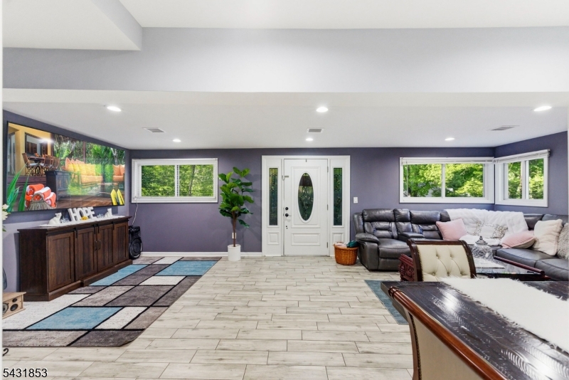 47 Dupont Ave