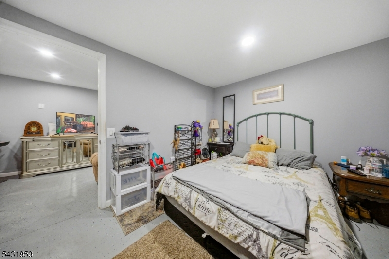 47 Dupont Ave
