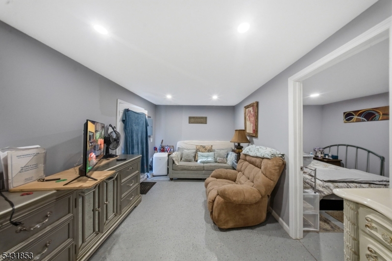 47 Dupont Ave