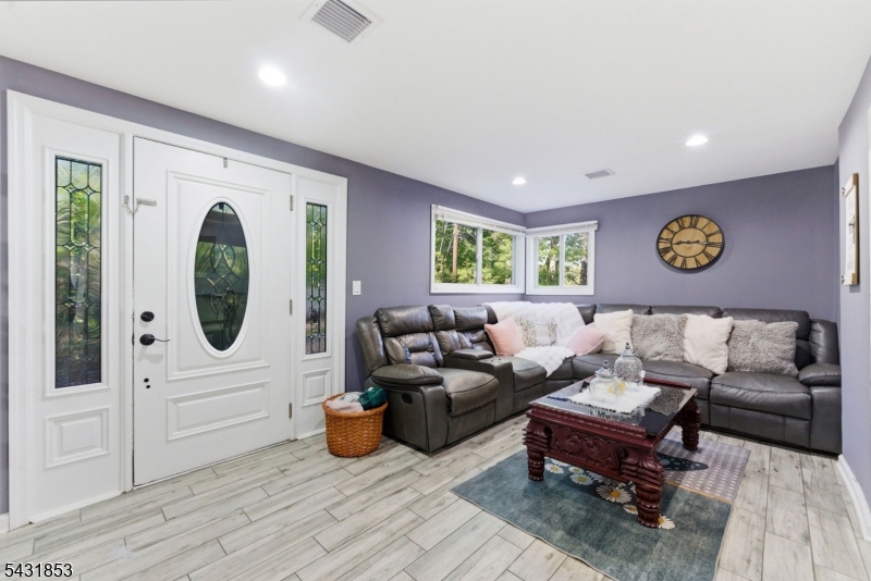 47 Dupont Ave