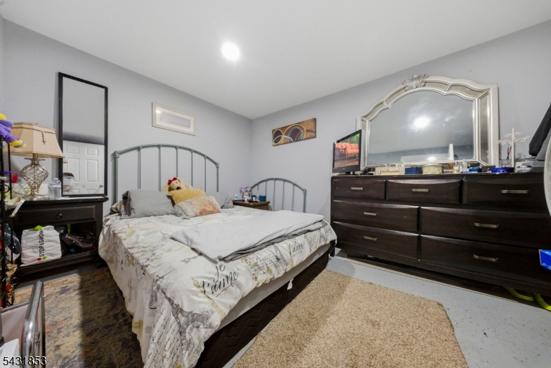 47 Dupont Ave