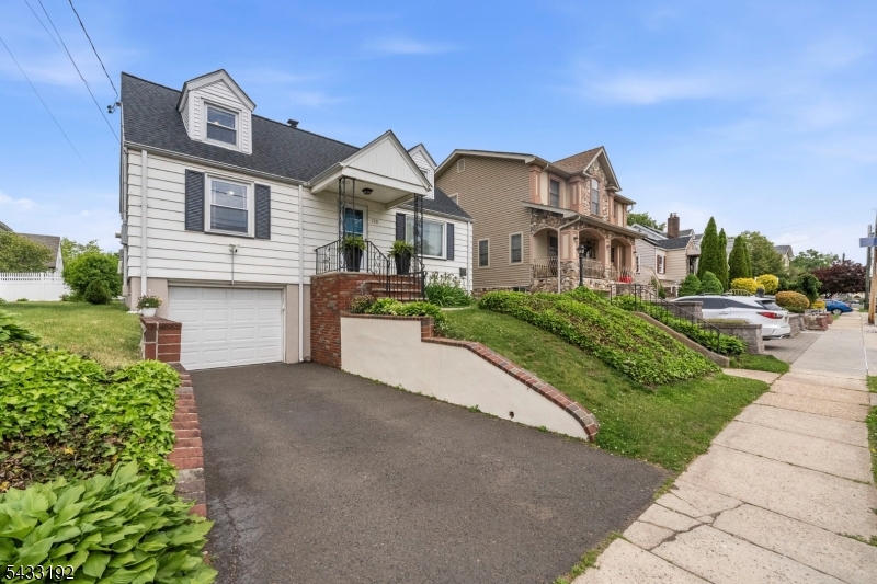 128 Livingston Rd
