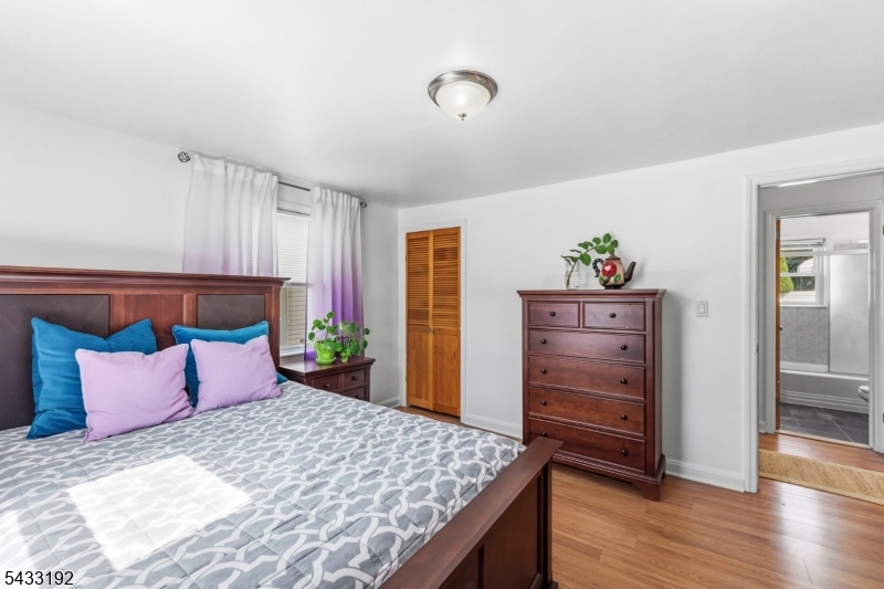 128 Livingston Rd