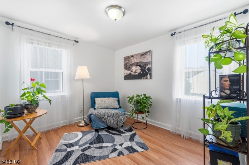 128 Livingston Rd