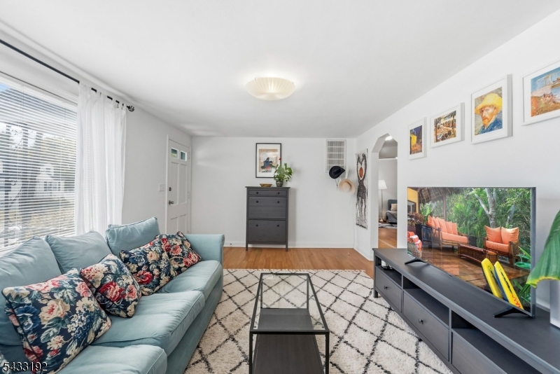 128 Livingston Rd