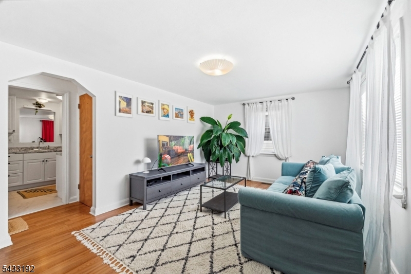 128 Livingston Rd