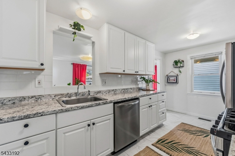 128 Livingston Rd