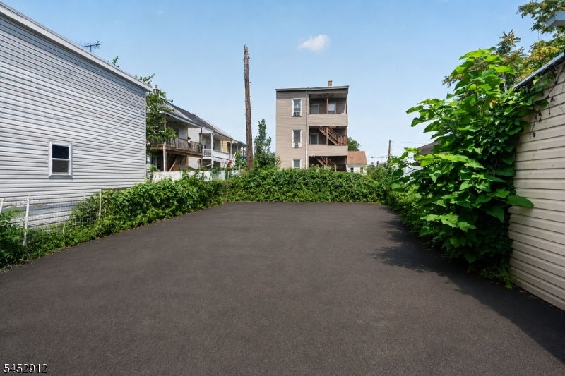 90 Manchester Ave
