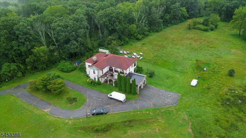 111 Cemetery Rd
