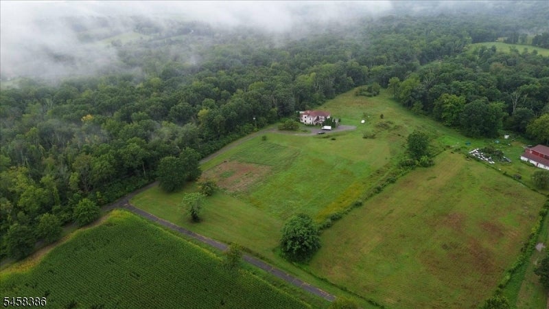 111 Cemetery Rd