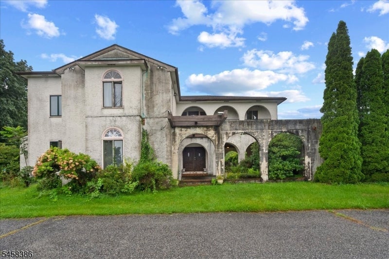 111 Cemetery Rd