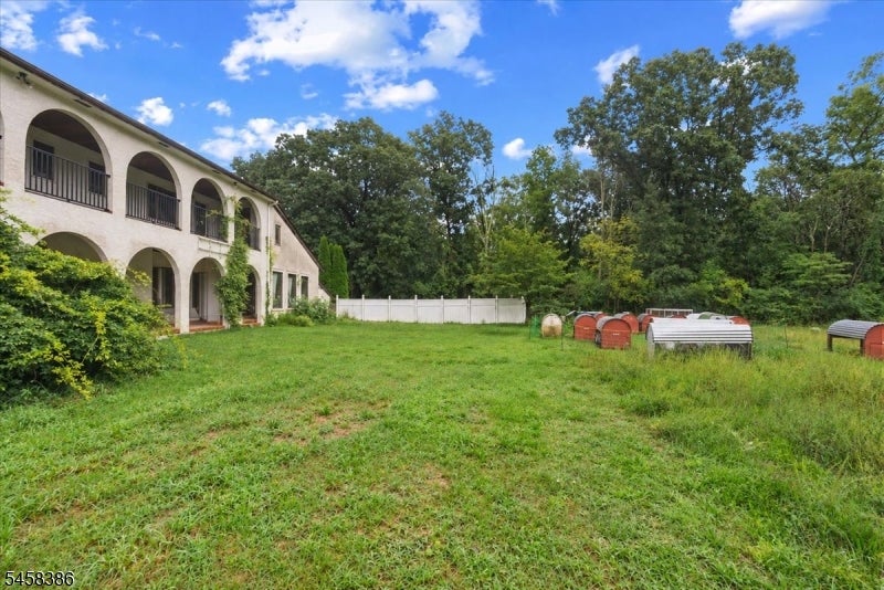 111 Cemetery Rd