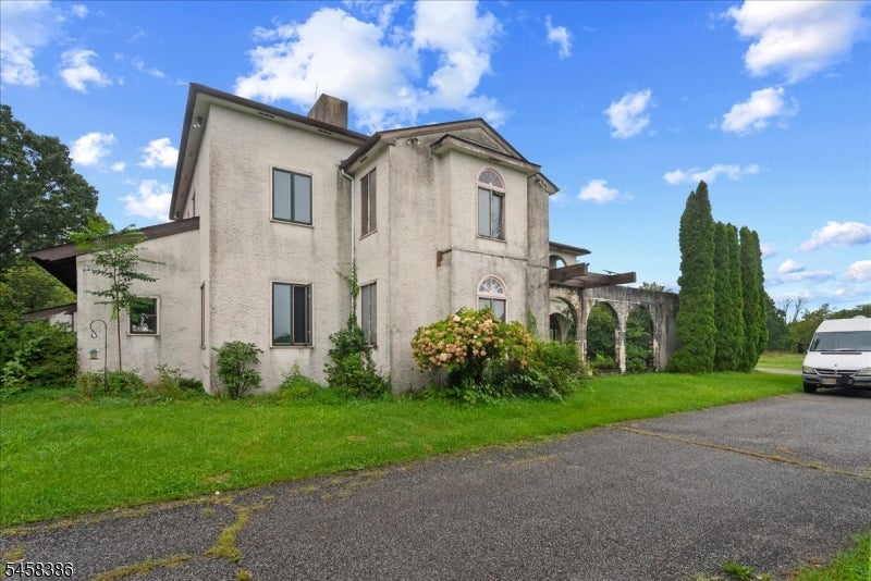 111 Cemetery Rd