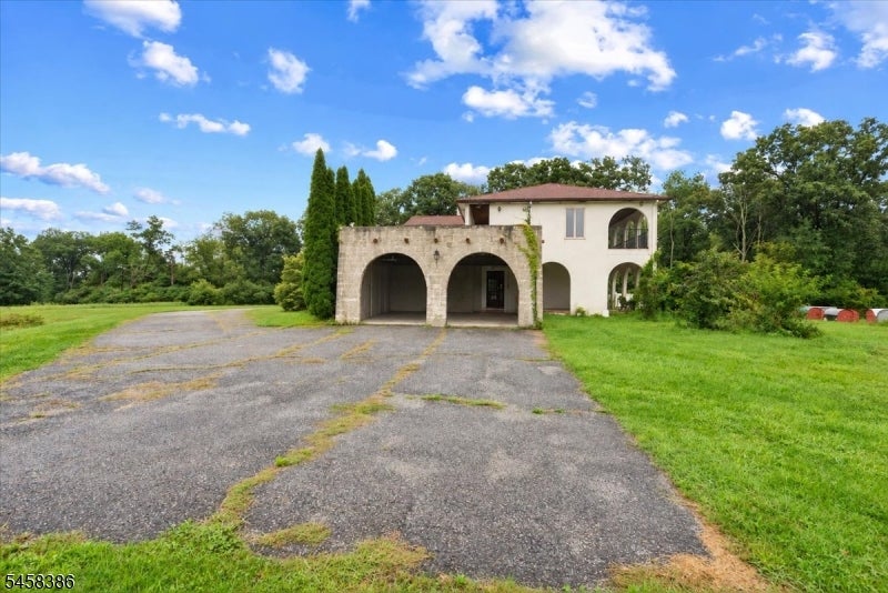 111 Cemetery Rd