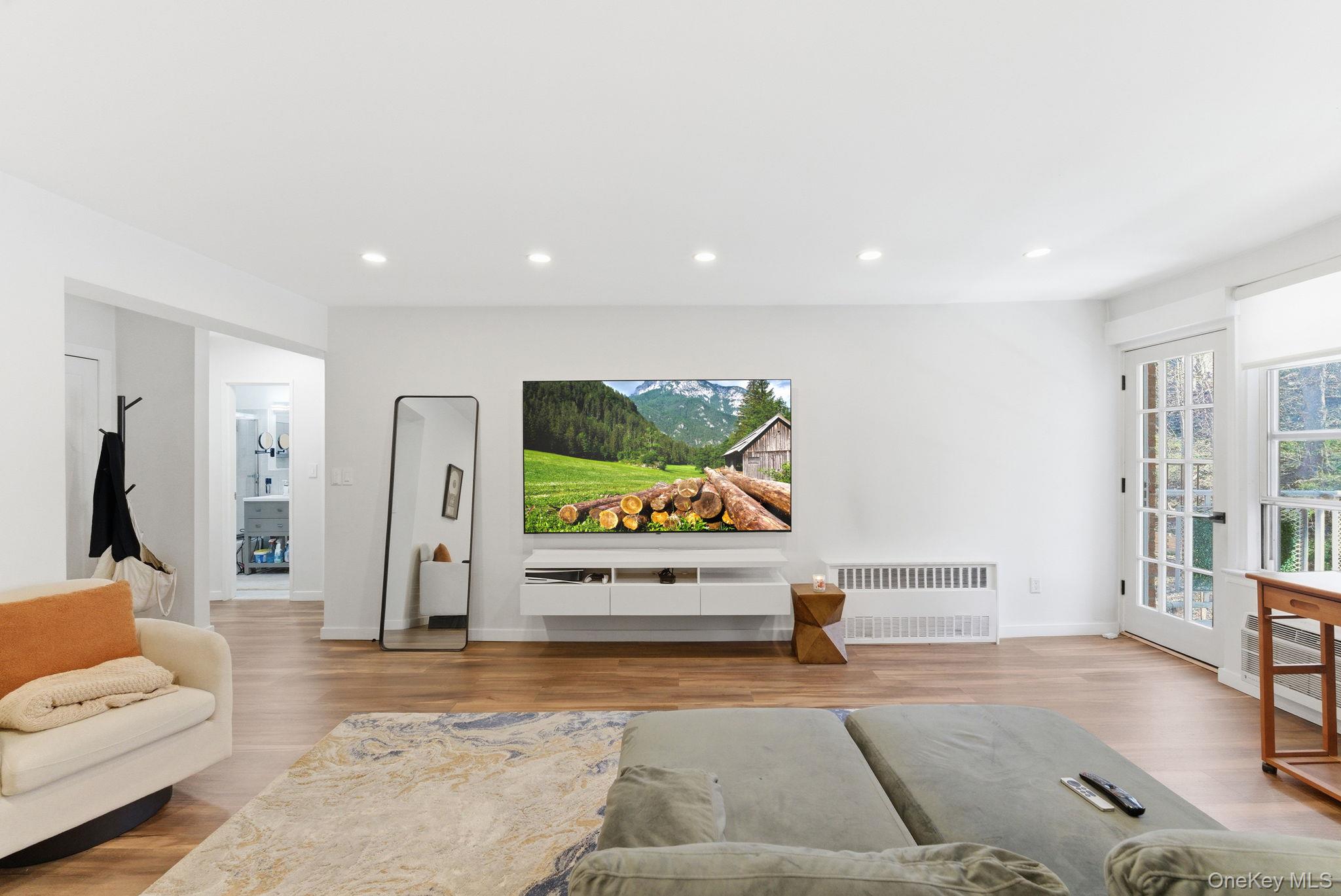 250 N Broadway Unit: 5B
