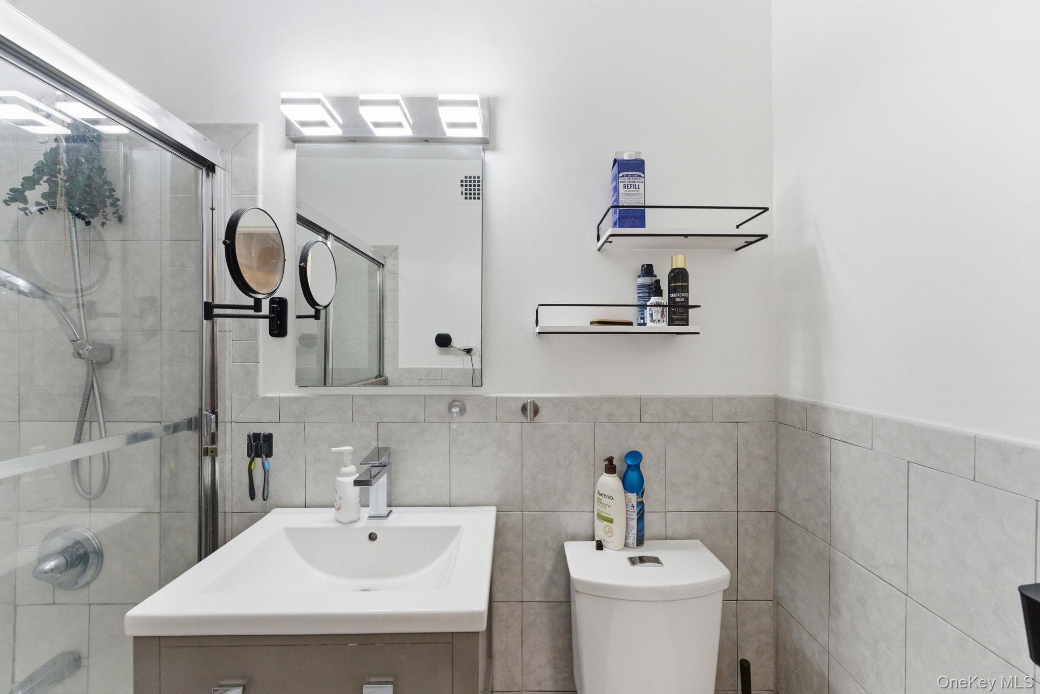 250 N Broadway Unit: 5B