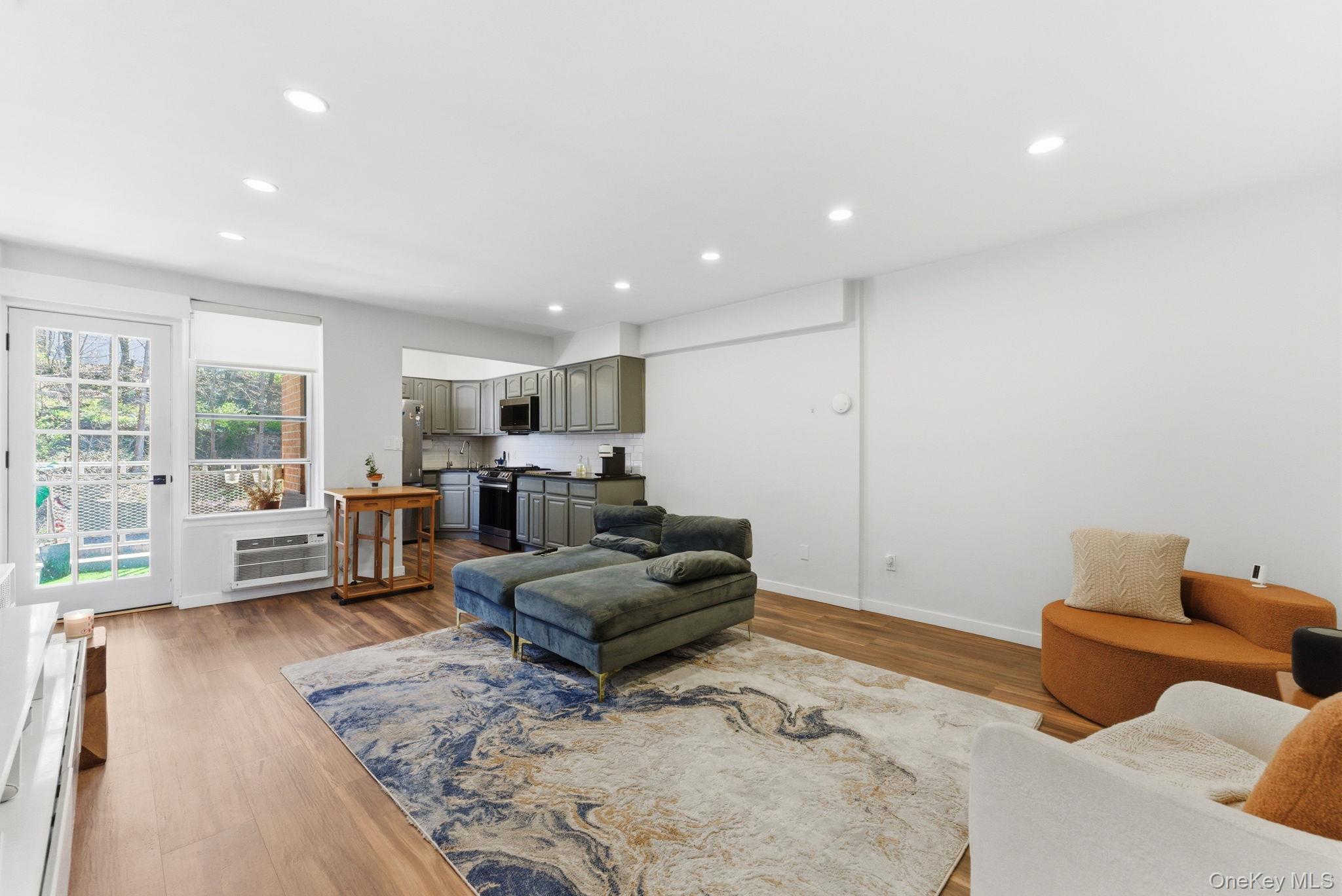 250 N Broadway Unit: 5B