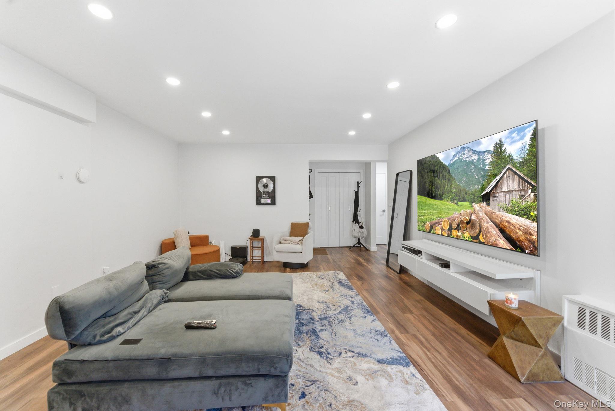250 N Broadway Unit: 5B