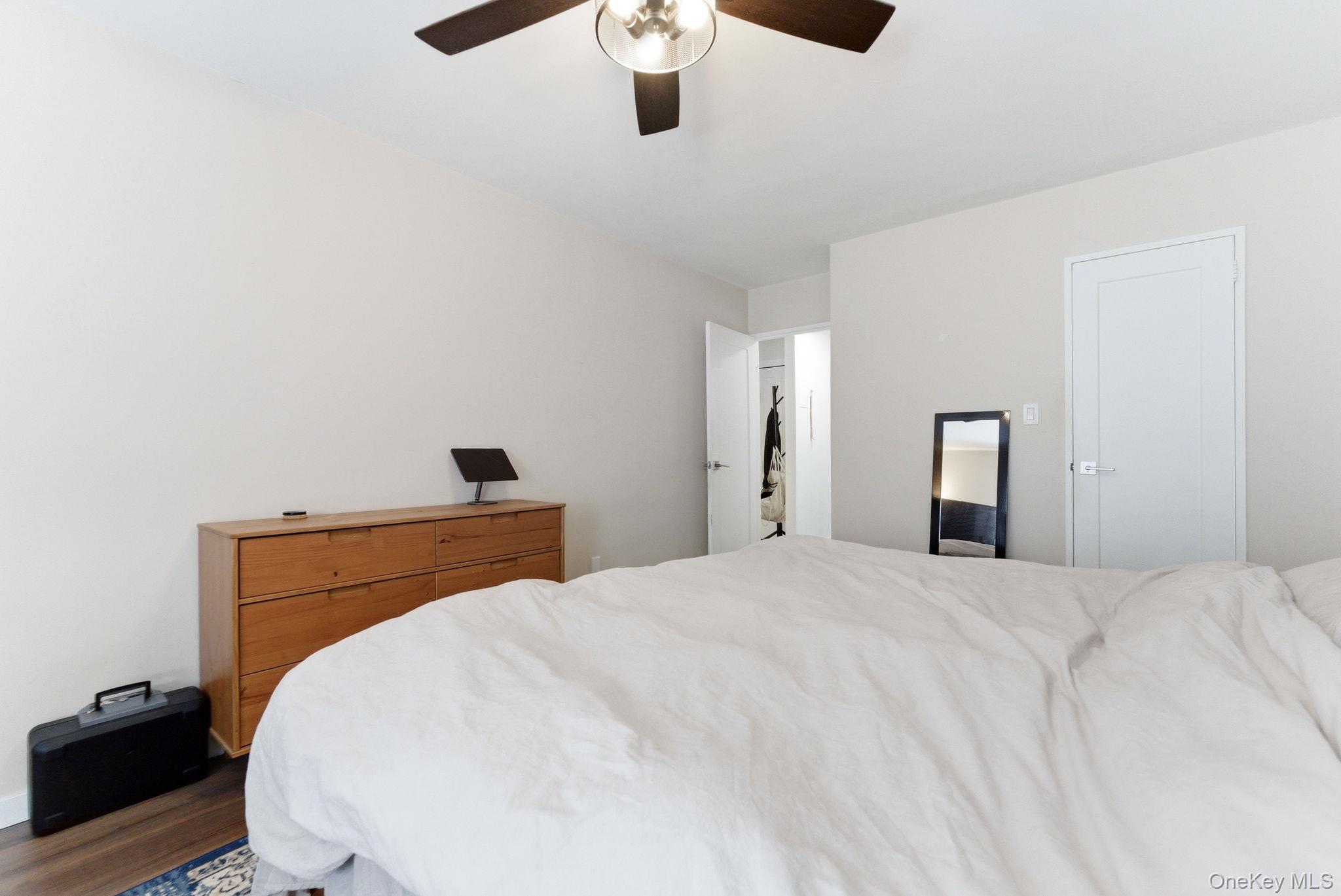 250 N Broadway Unit: 5B