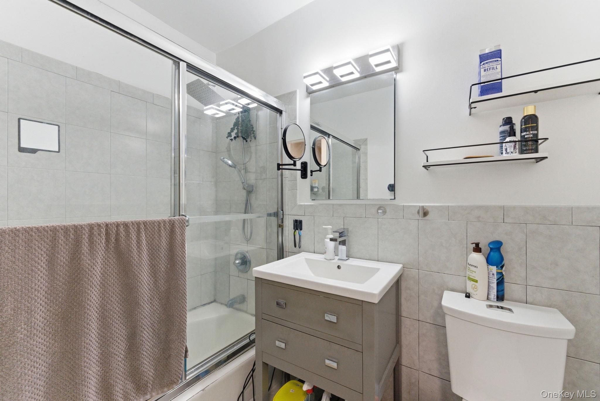 250 N Broadway Unit: 5B