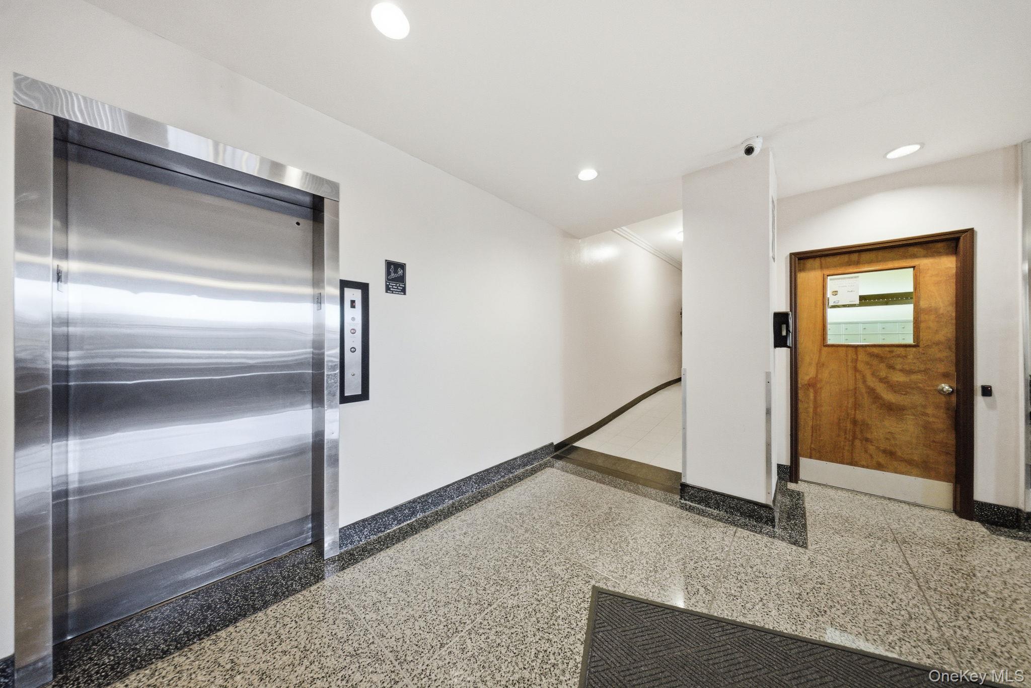 250 N Broadway Unit: 5B