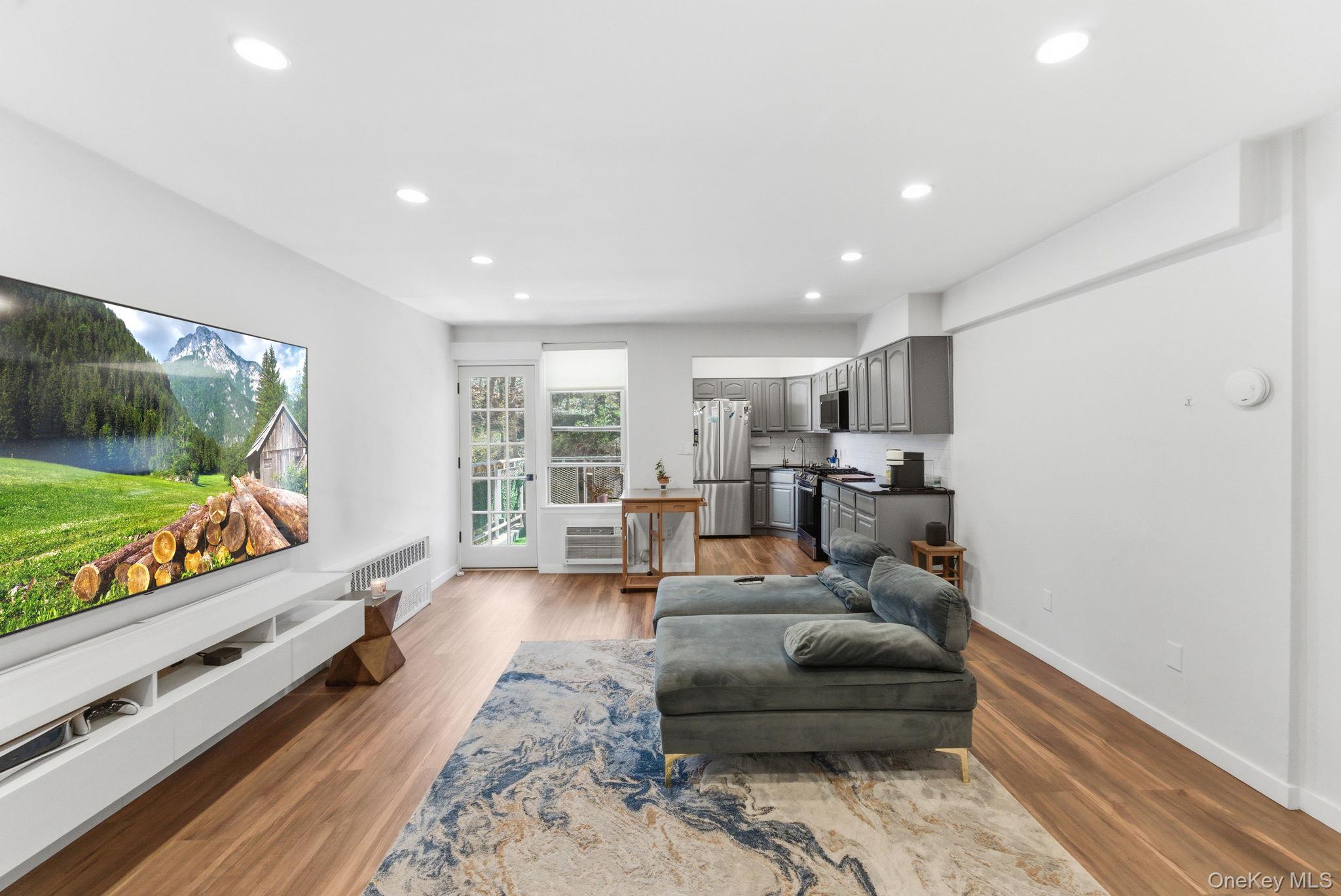 250 N Broadway Unit: 5B