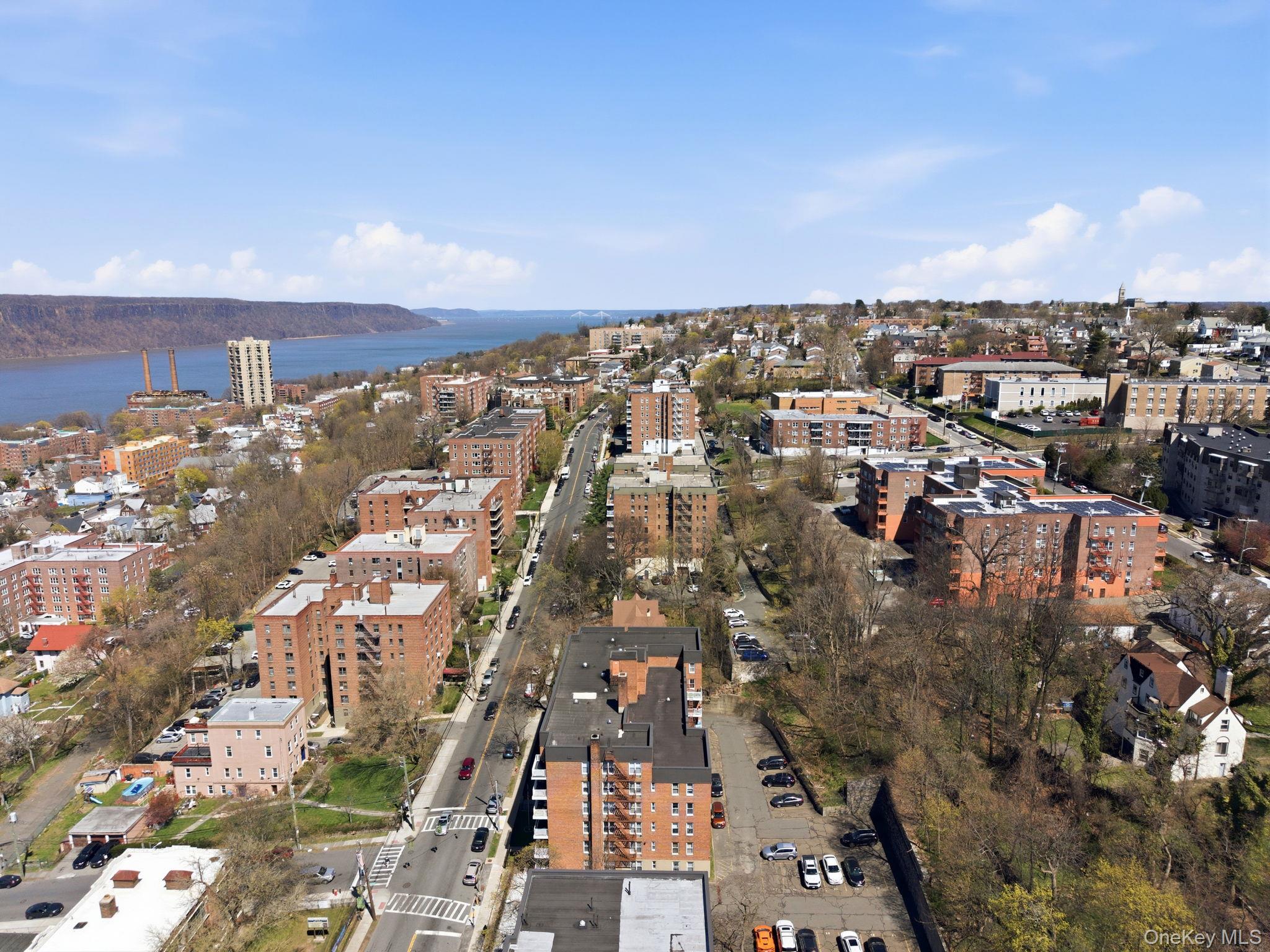250 N Broadway Unit: 5B