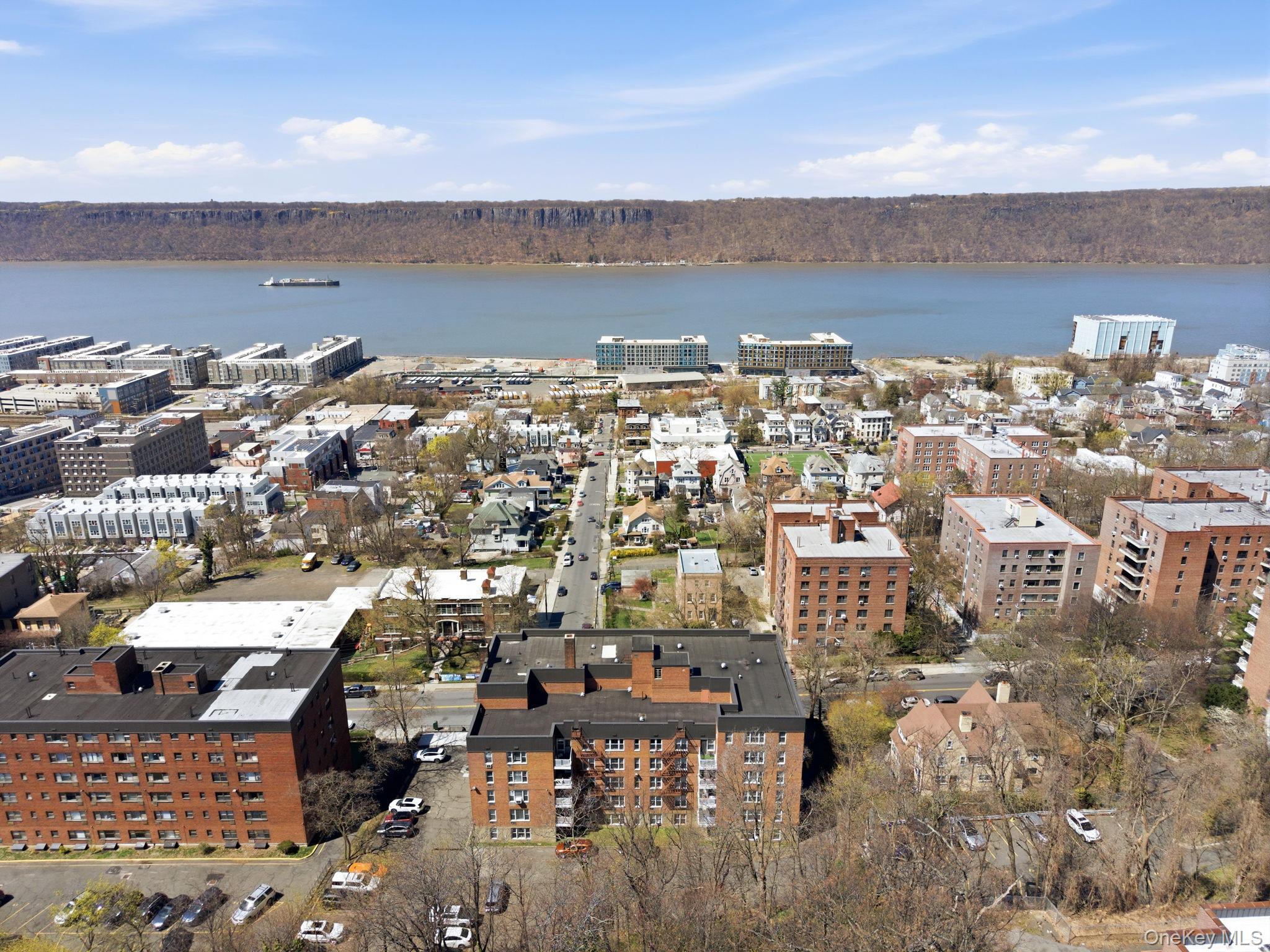 250 N Broadway Unit: 5B