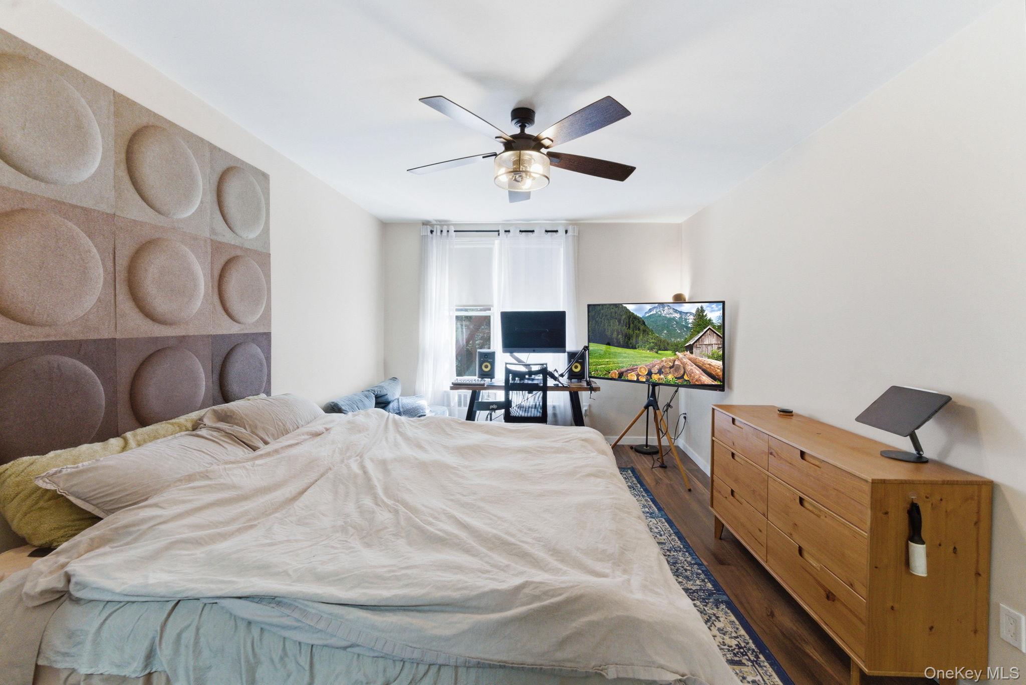 250 N Broadway Unit: 5B