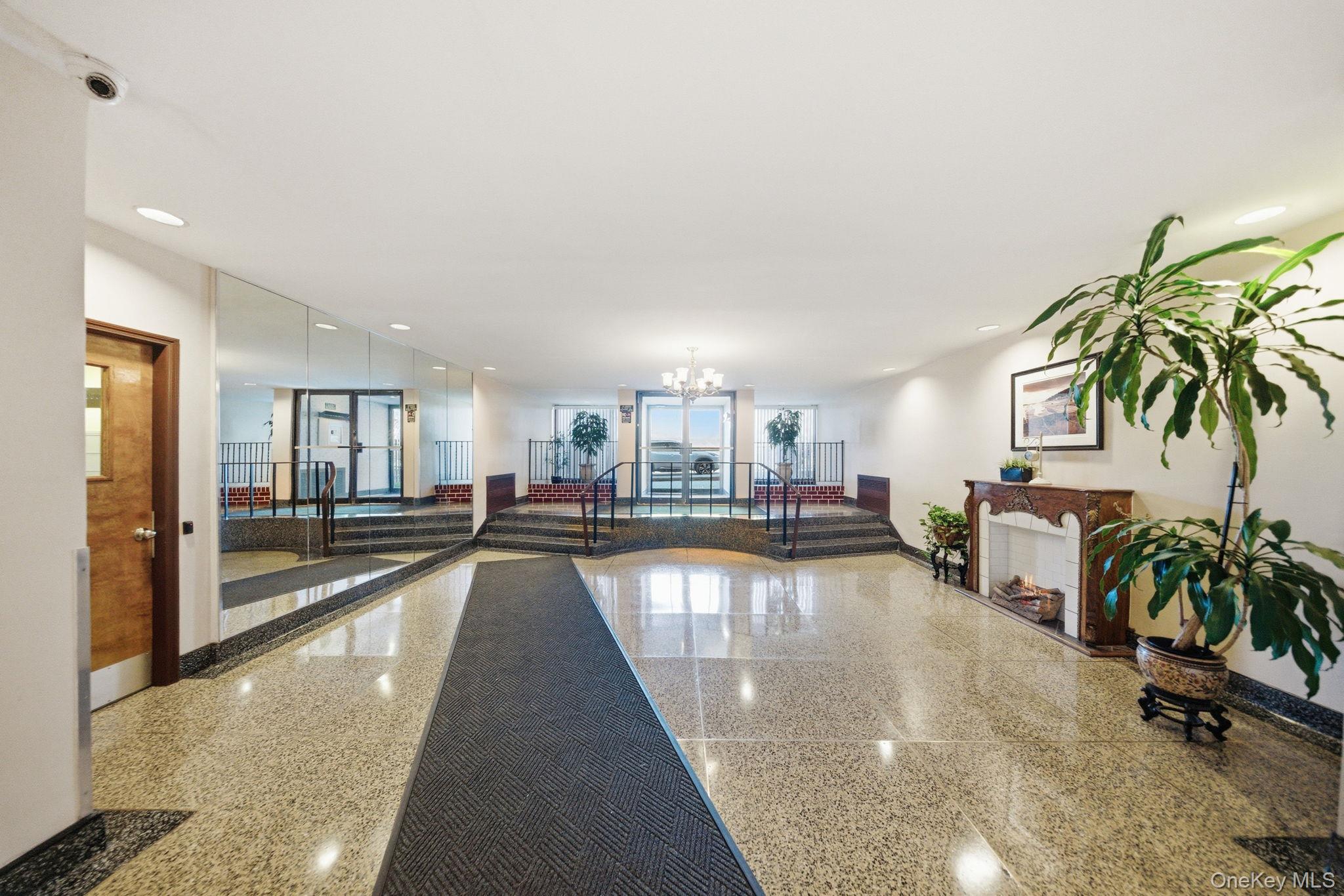 250 N Broadway Unit: 5B