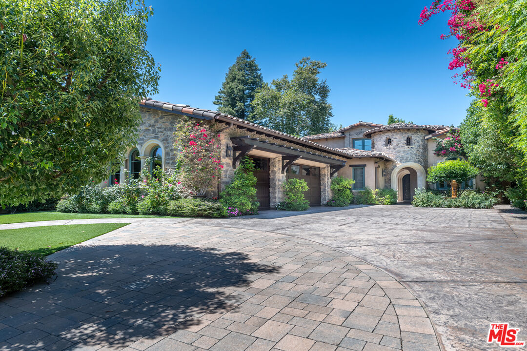 4835 Oak Park Ave