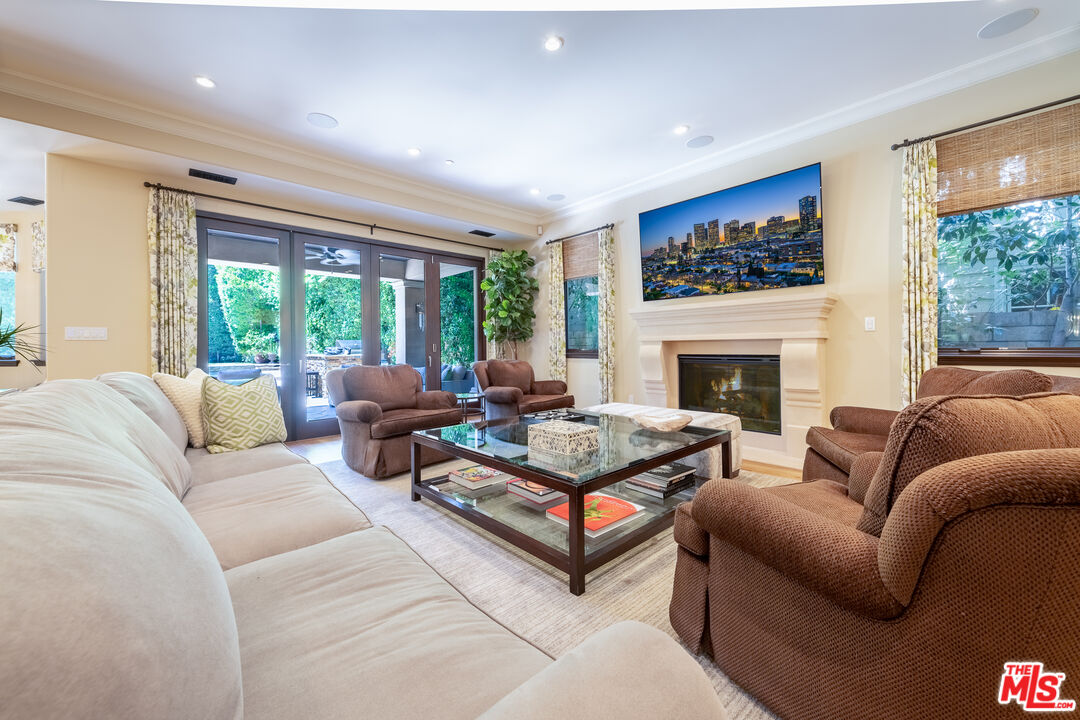 4835 Oak Park Ave
