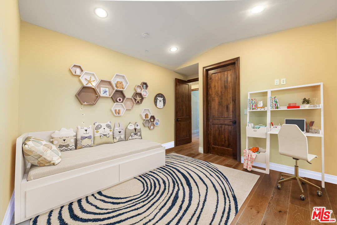 4835 Oak Park Ave