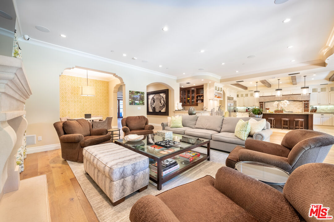 4835 Oak Park Ave