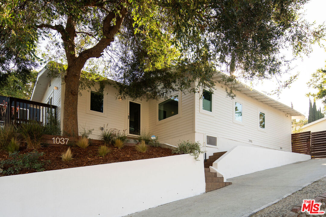 1037 N Avenue 50