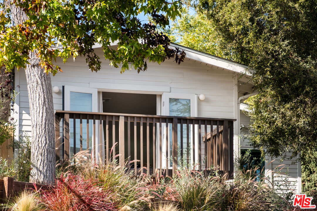 1037 N Avenue 50