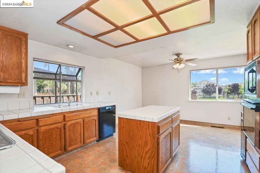 2231 Colonial Ct