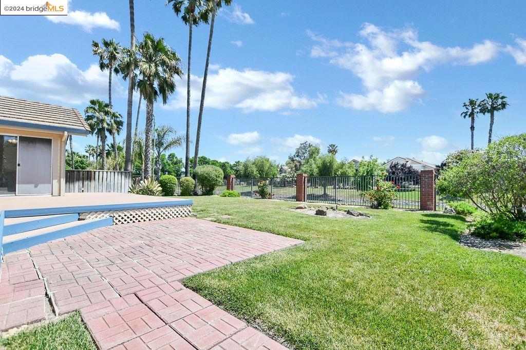 2231 Colonial Ct