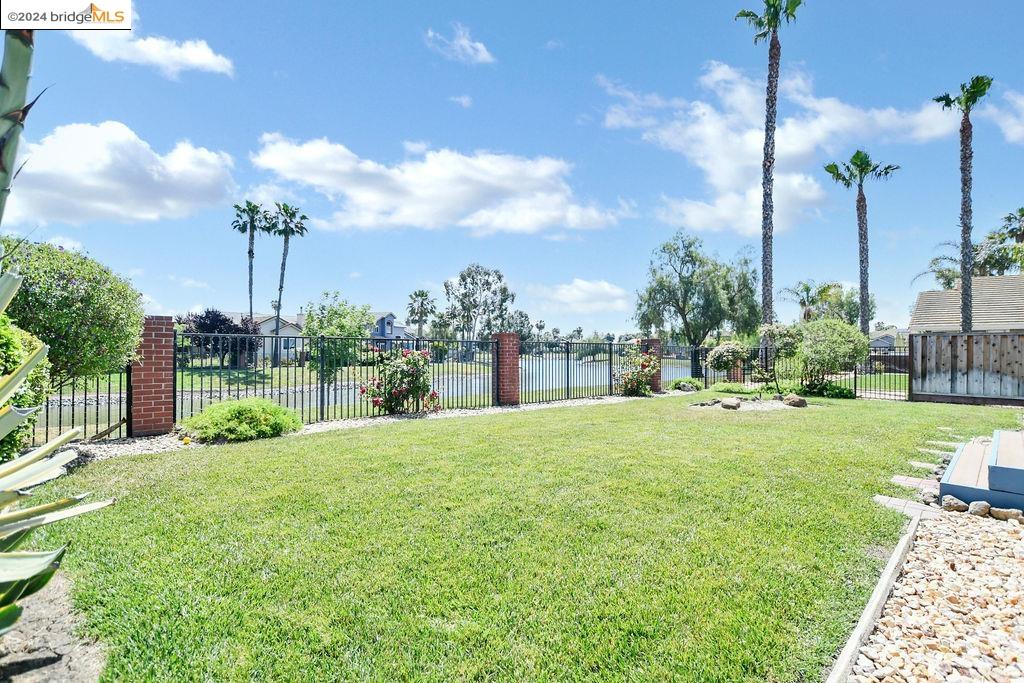 2231 Colonial Ct