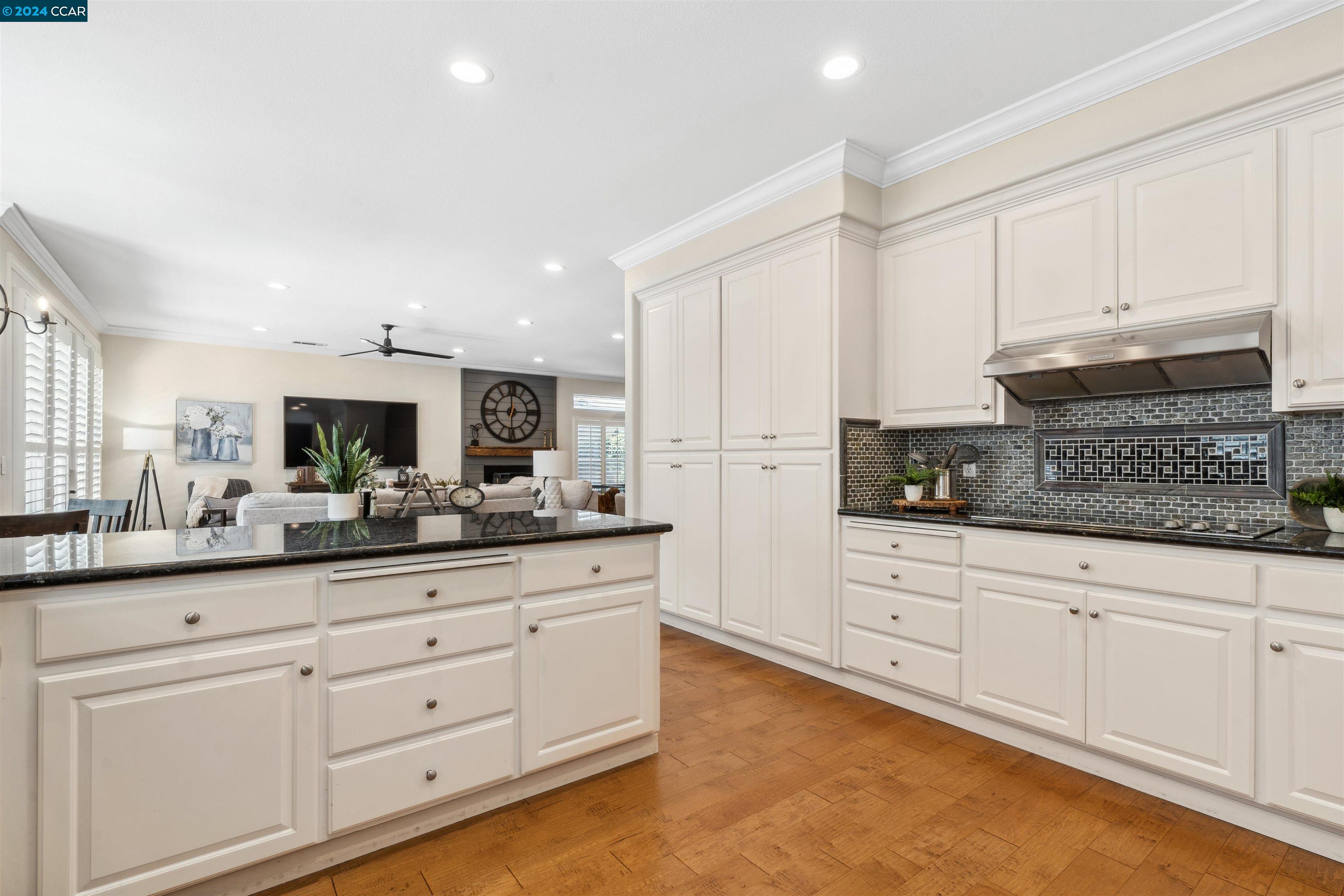 3938 Glen Abby Cir