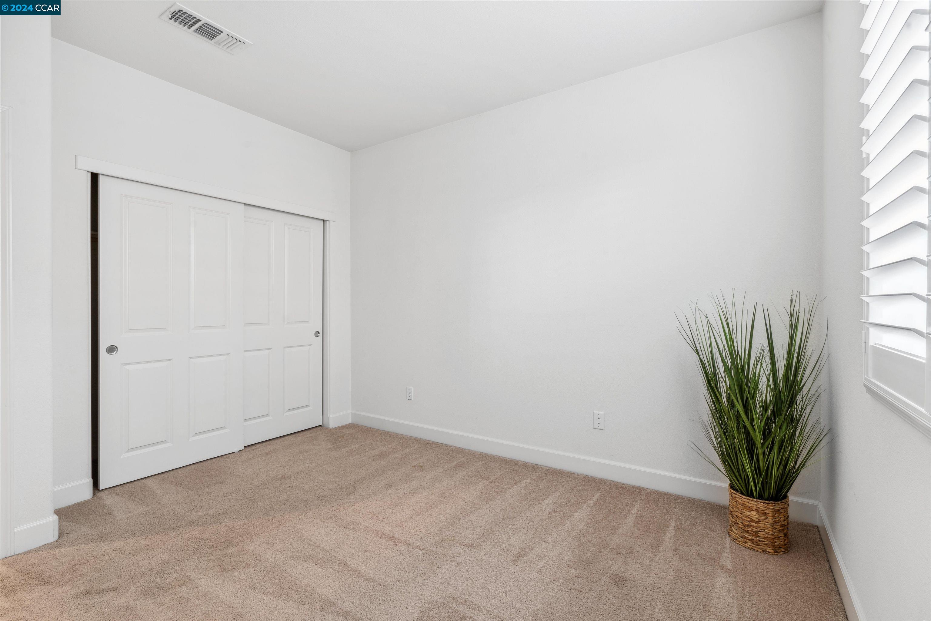 577 Eileen St